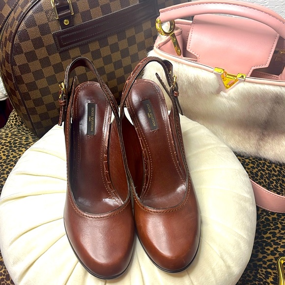 LOUIS VUITTON Crocodile Heels - Picture 1 of 12